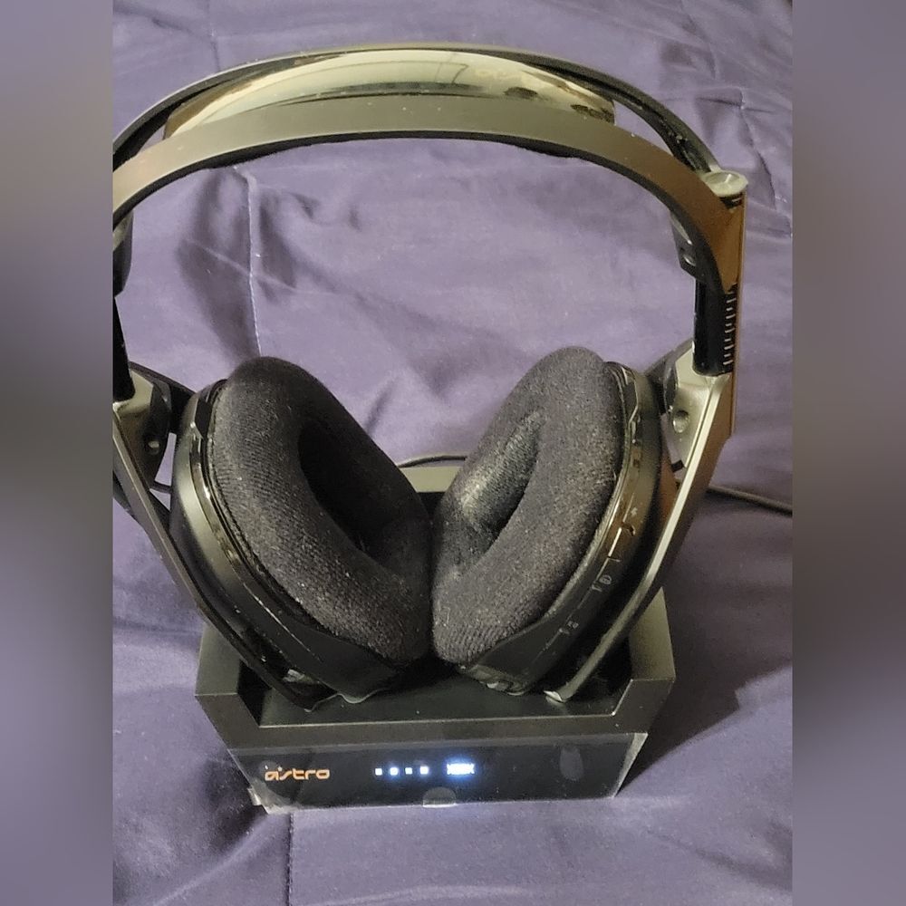XBOX ONE LOGITECH ASTRO A50 GEN 4 GAMING HEADPHONES - Picture 14 of 14